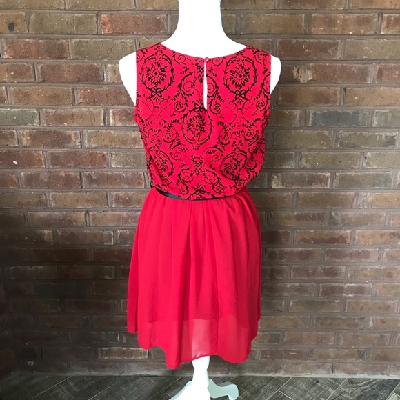 Doe & Rae Fit & Flare Dress Floral Detail - Picture 4 of 7